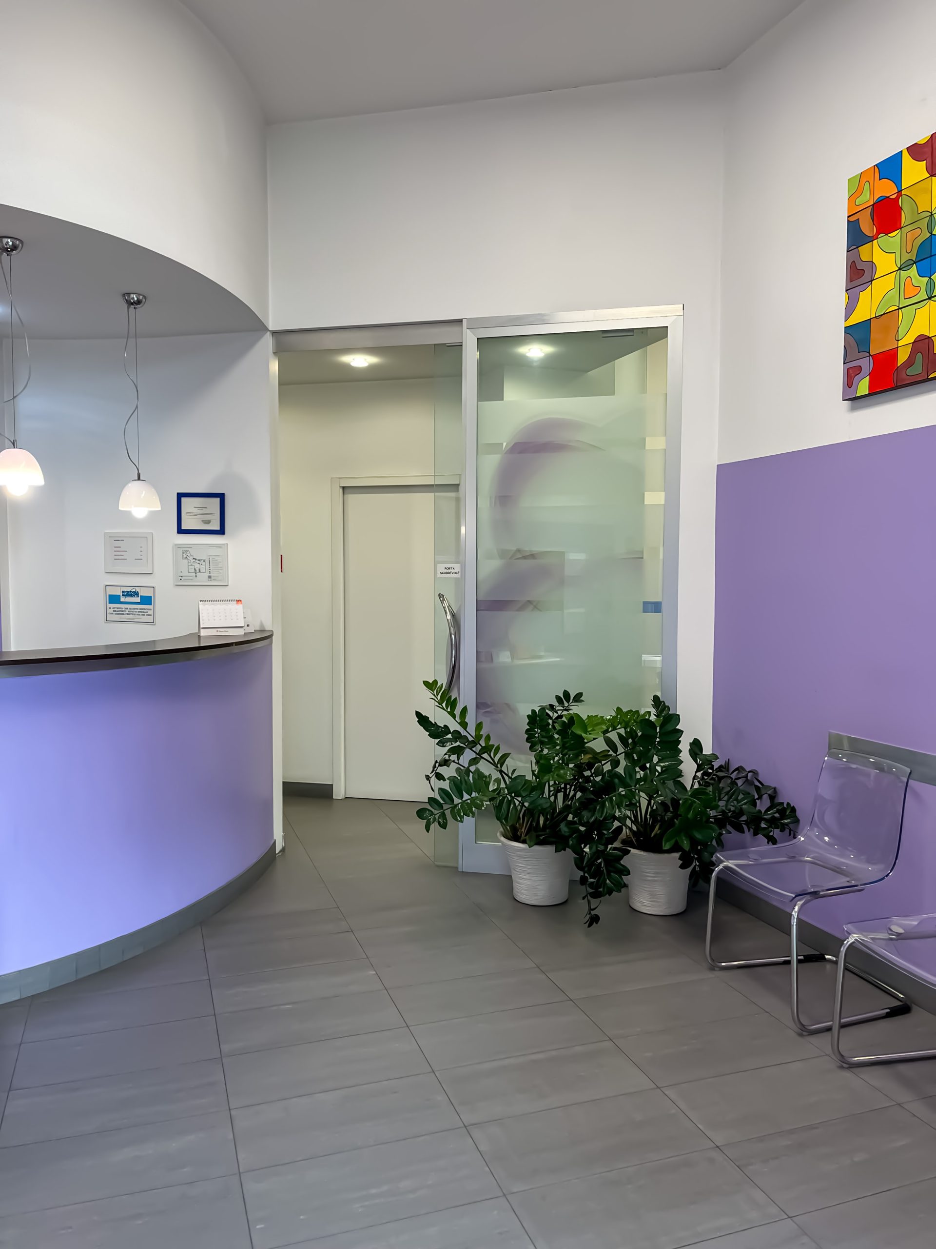 Reception e sala d'attesa dello Studio Dentistico OrthoSmile a Rho
